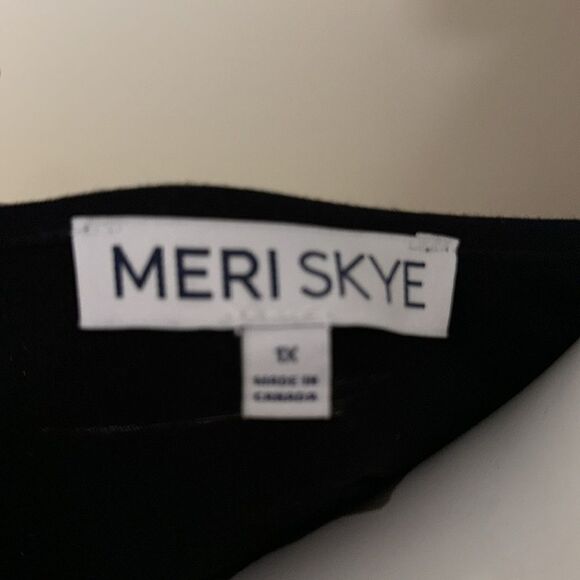 MERISKYE top  with sheer floral sleeve - Picture 6 of 8